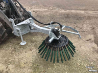 Wheelloader Heuvelmans onkruidborstel Giant