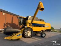 Combine New Holland CS 6080 Combine