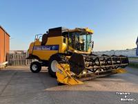 Combine New Holland CS 6080 Combine
