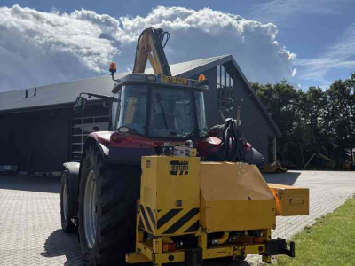 Tractor Massey Ferguson 6490 met herder MBK503LSH
