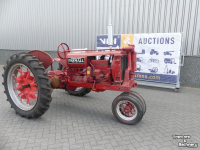 Tractor  Mc Cormick Farmall F12