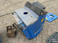 Used parts for tractors New Holland 55-56 motorkap + delen gebruikt
