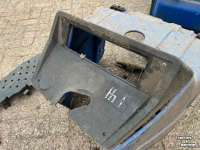 Used parts for tractors New Holland 55-56 motorkap + delen gebruikt