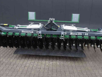 Disc harrow Awemak Ozyrys Schijveneg groenbemester bewerken