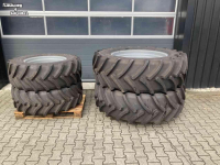 Wheels, Tyres, Rims & Dual spacers Mitas 540/65R38 en 440/65R28  100% Deutz-Fahr wielen