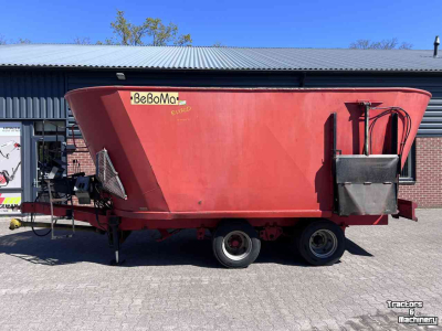 Vertical feed mixer BeBoMa Voermengwagen