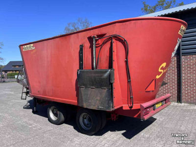 Vertical feed mixer BeBoMa Voermengwagen