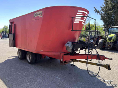 Vertical feed mixer BeBoMa Voermengwagen