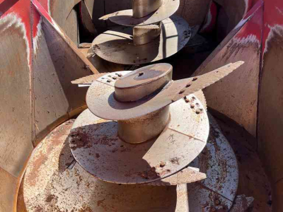 Vertical feed mixer BeBoMa Voermengwagen