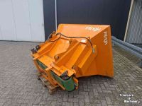 Sawdust spreader for boxes Flingk ZX 1500