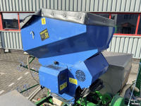 Seedbed combination  6 Rijige Maiszaaier met Zaaibak