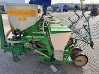 Seedbed combination  6 Rijige Maiszaaier met Zaaibak