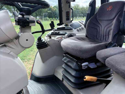Tractor Massey Ferguson 5610 Dyna-4