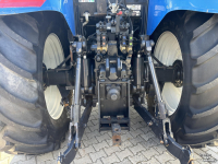 Tractor New Holland T7030 PowerCommand. Fronthef, Vooras vering, 40km.