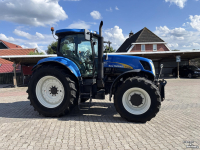 Tractor New Holland T7030 PowerCommand. Fronthef, Vooras vering, 40km.