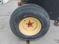 Fertilizer spreader Vicon Pendelstrooier op wielstel