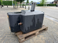 Used parts for tractors  Frontgewicht 1000kg