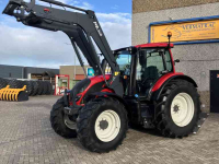 Tractor Valtra N 134H5 Hitech vol geveerd lucht Frontlader Manip 120  3692u