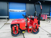 Vibrating rollers Caterpillar CB-114 Trilwals