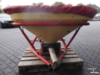 Fertilizer spreader Vicon Pendelstrooier