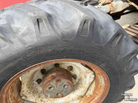 Wheels, Tyres, Rims & Dual spacers Case-IH set banden 12.4-24 op velg