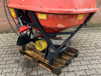 Fertilizer spreader Trioliet TST Kunstmeststrooier mestverwerking