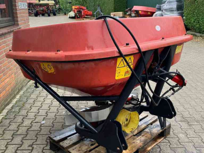 Fertilizer spreader Trioliet TST Kunstmeststrooier mestverwerking