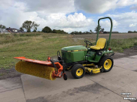 Horticultural Tractors John Deere 655 Diesel 4wd met maaidek fronthef en veegmachine