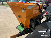 Sawdust spreader for boxes Giant ZV600LF