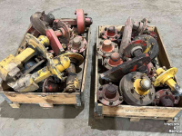 Diverse used spare-parts  Wielnaven, asstompen, assen, diversen