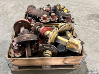 Diverse used spare-parts  Wielnaven, asstompen, assen, diversen