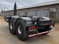 Hooked-arm carrier  18 TL