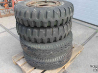 Wheels, Tyres, Rims & Dual spacers Vredestein 9.00-16 Nato legerbanden op ringvelg 6-gaats wielen