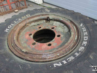 Wheels, Tyres, Rims & Dual spacers Vredestein 9.00-16 Nato legerbanden op ringvelg 6-gaats wielen