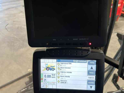 Forage-harvester New Holland FR9060 + NH 300 FP & NH 450