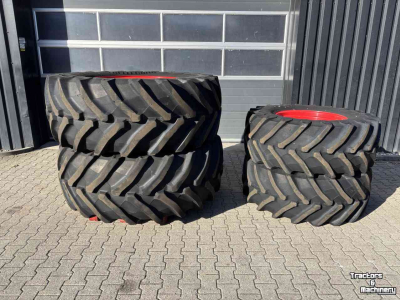 Wheels, Tyres, Rims & Dual spacers Trelleborg 650/65R38 en 540/65R28 TM800 + Fendt velgen