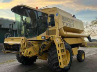 Combine New Holland TX 67