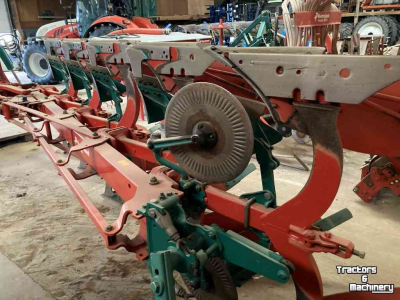 Ploughs Kverneland EG 100 5 schaar ploegen