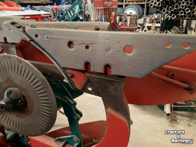 Ploughs Kverneland EG 100 5 schaar ploegen