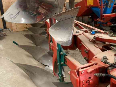 Ploughs Kverneland EG 100 5 schaar ploegen