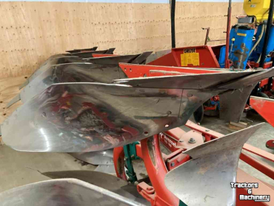 Ploughs Kverneland EG 100 5 schaar ploegen