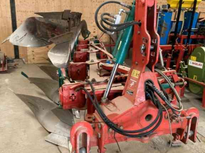Ploughs Kverneland EG 100 5 schaar ploegen