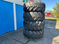 Wheels, Tyres, Rims & Dual spacers Michelin 480/80R26 XMCL op 12 gaats JCB velgen