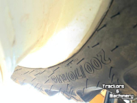 Wheels, Tyres, Rims & Dual spacers BKT BKT 200/70R16 Banden