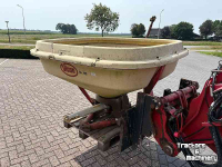 Fertilizer spreader Vicon Pendelstrooier