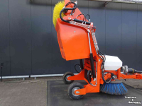 Sweepers and vacuum sweepers Hofstede Citycleaner Stads reiniging fiets voetpad veegmachine reiniger