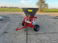 Fertilizer spreader DCM Getrokken Zoutstrooier | Kunstmeststrooier