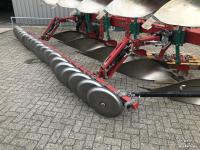 Ploughs Kverneland LB 5-schaar Wentelploeg met VSS pakker / packer