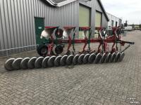 Ploughs Kverneland LB 5-schaar Wentelploeg met VSS pakker / packer