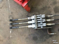 Other parts and accessories  Ventielenblok met bowdenkabels